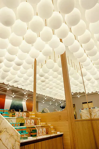 86 Champs - L'Occitane x Pierre Hermé Restaurant Shop Paris