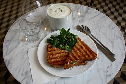 Oatmeal Restaurant Paris