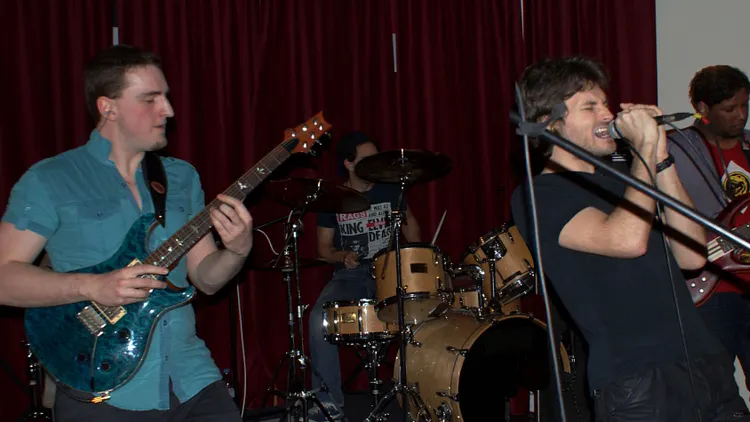 Social Crash ET Captain Frapat