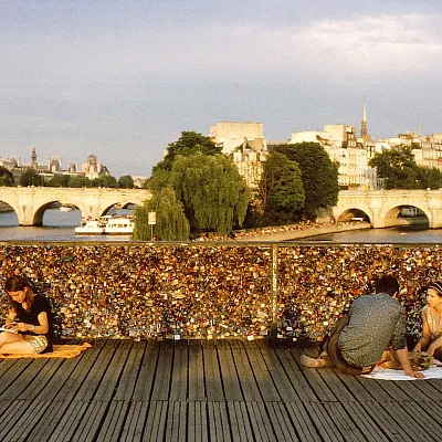 Pont des Arts : les cadenas d'amour laissent place au street art