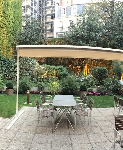 Les Arts Restaurant Paris