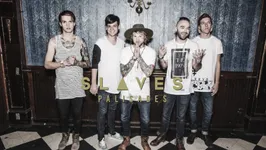 SLAVES + PALISADES