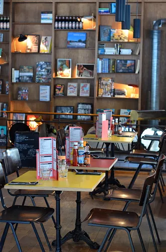 Le Danny Hills Restaurant Bar Paris