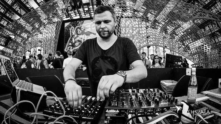 SUNDAY SPORTING CLUB : MARTIN BUTTRICH + LES TONTONS DIGGERS