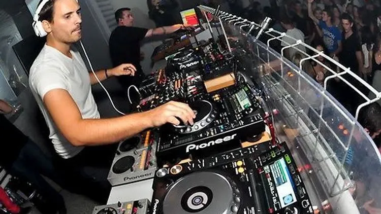 Damian William Live In Paris