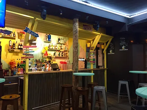California Avenue Bar Paris