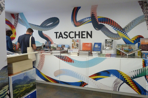 Taschen pop-up store Galerie d'art Shop Paris