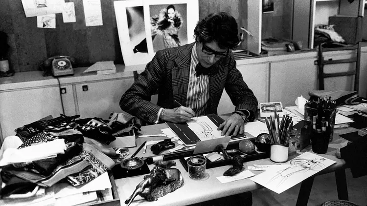 Yves Saint Laurent : Entre Couture Et Culture