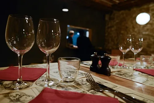 Le Pas Vu Pas Pris Restaurant Bar Paris