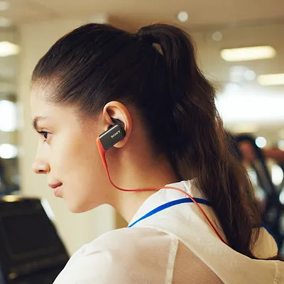 Avec ce casque Sony, vous allez transpirer !