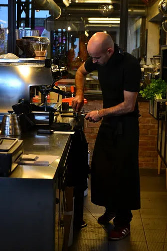 Café Lomi Restaurant Paris