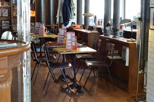 Le Danny Hills Restaurant Bar Paris