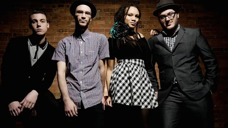 The Skints + Hollie Cook en concert