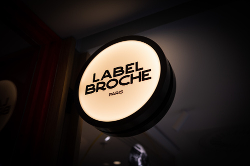 Label Broche Restaurant Paris